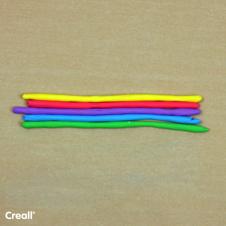 Knutseltip: kleurrijke regenboog van boetseerklei