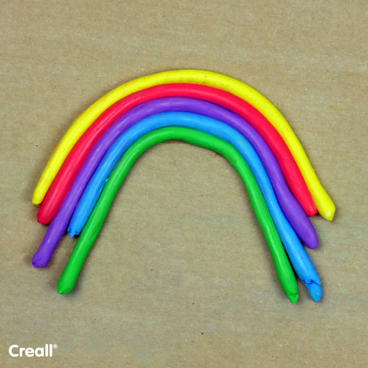 Knutseltip: kleurrijke regenboog van boetseerklei