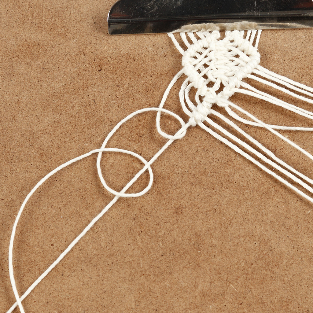 Knutseltip: macramé boekenlegger gemaakt van bamboekoord