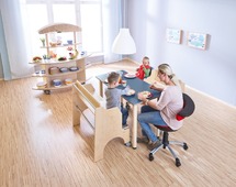Hoge zitbank voor kinderdagverblijf