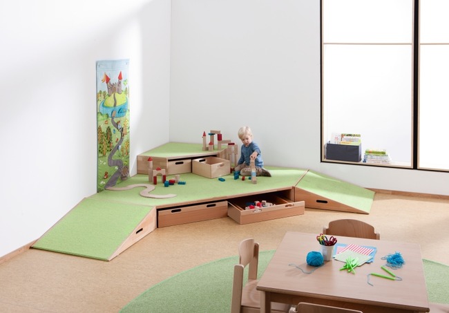 Hoekpodium, Groot, Met Tapijtbekleding
