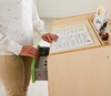 Bureau - klasorganisatie - leerkrachtendesk staand met opbergruimte - per stuk