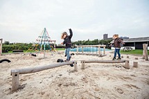Robinia - evenwichtsparcours - balanceerboom