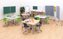 Tafel - Driehoek - 113 cm x 80 cm x 64 cm - onderstel ral 5007 (zacht blauw) - blad beuk - per stuk