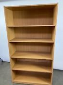 Kast Basic, Hoge Kast Met 5 Leggers