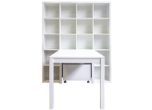 Witte vakkast met rolbak en tafel