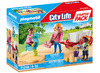 Poppenhuis - playmobil - opvoeder met bolderwagen