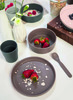 Eetgerei - bord - Lassig - bord met antislip - Uni - per stuk - choco - leverbaar in 4 kleuren